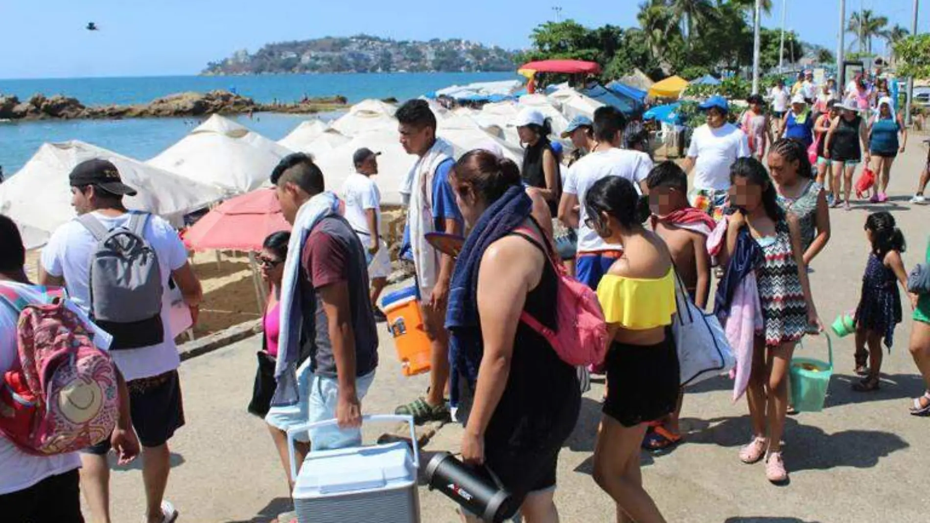 Turistas playa Acapulco